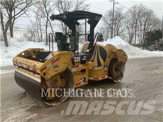 CAT CB54 XW 双轮压路机