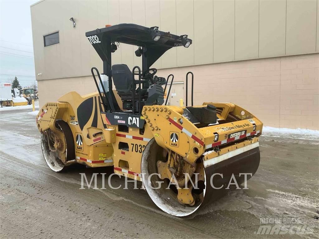 CAT CB54 XW 双轮压路机