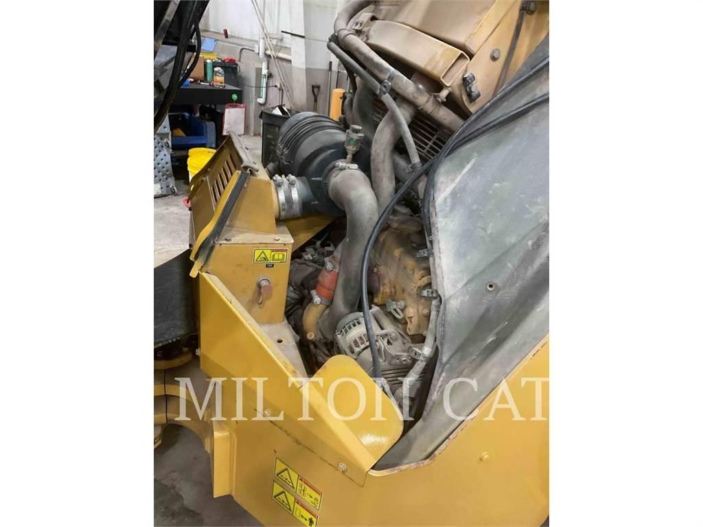 CAT CB54 XW 土壤压实机
