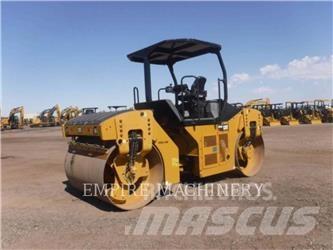 CAT CB54B 双轮压路机
