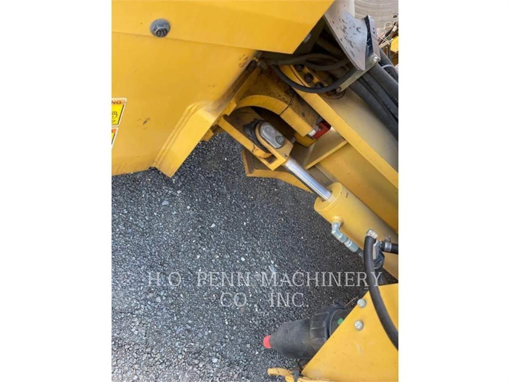 CAT CB64 双轮压路机