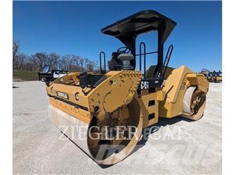 CAT CB64 土壤压实机