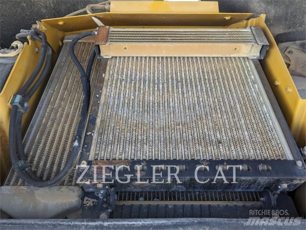 CAT CB64 土壤压实机