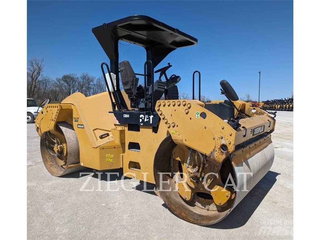 CAT CB64 土壤压实机