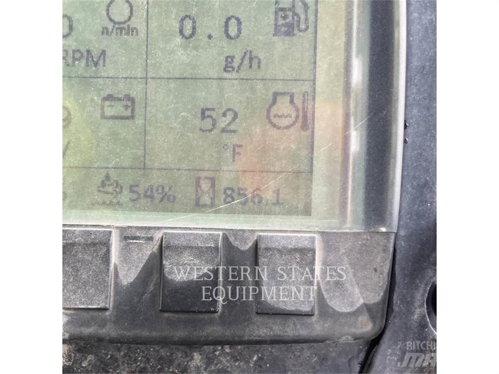 CAT CB64 双轮压路机