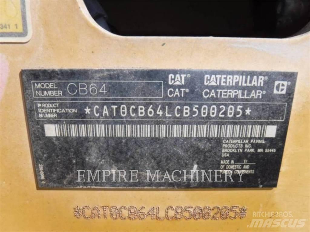 CAT CB64 双轮压路机