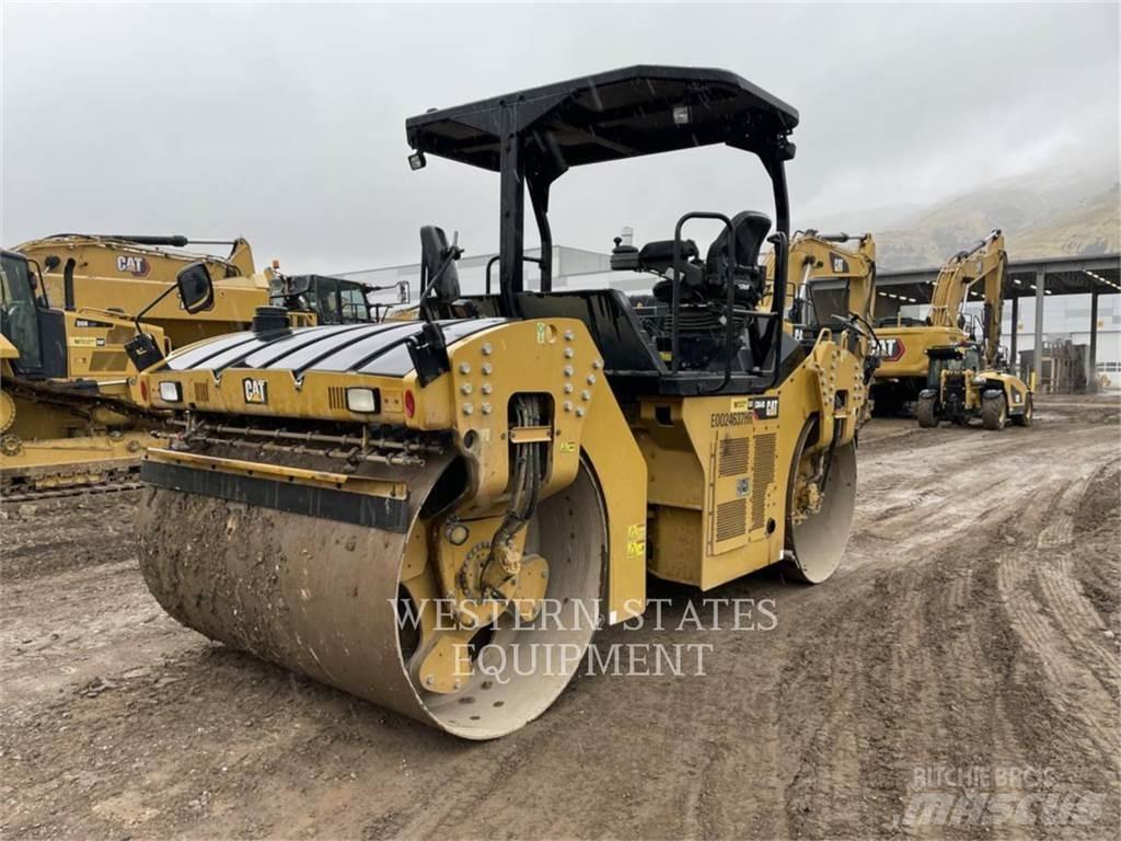 CAT CB64 双轮压路机