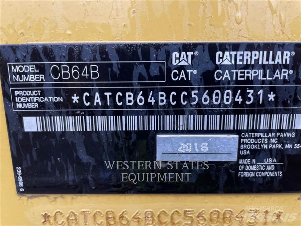 CAT CB64 双轮压路机