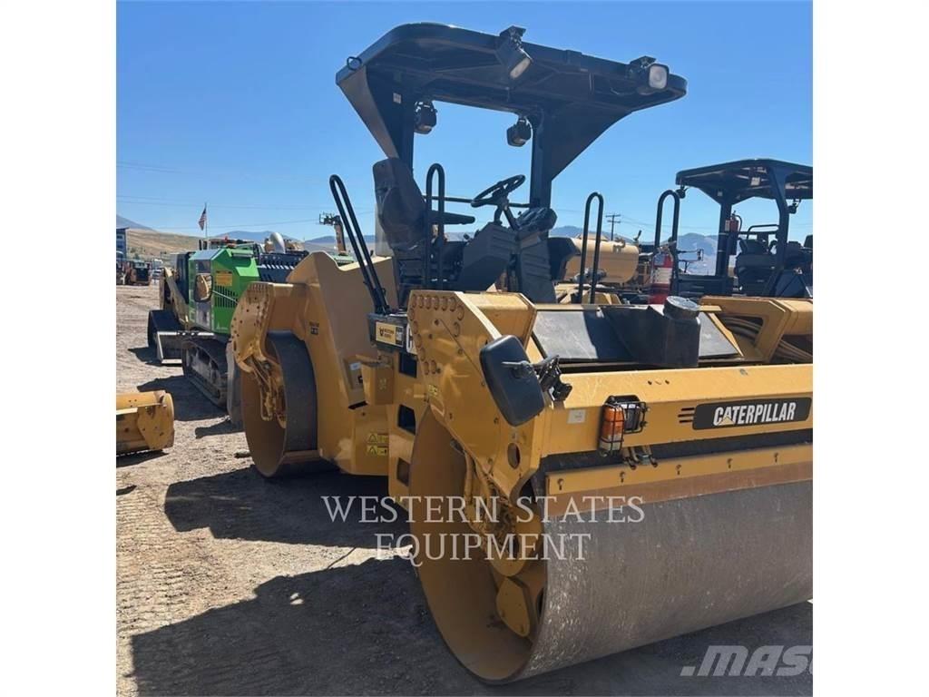 CAT CB64 双轮压路机