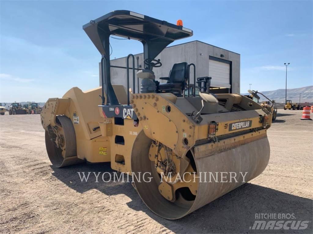 CAT CB64 土壤压实机