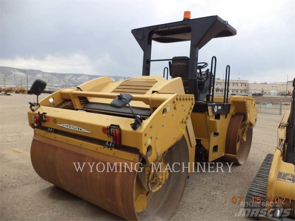CAT CB64 土壤压实机