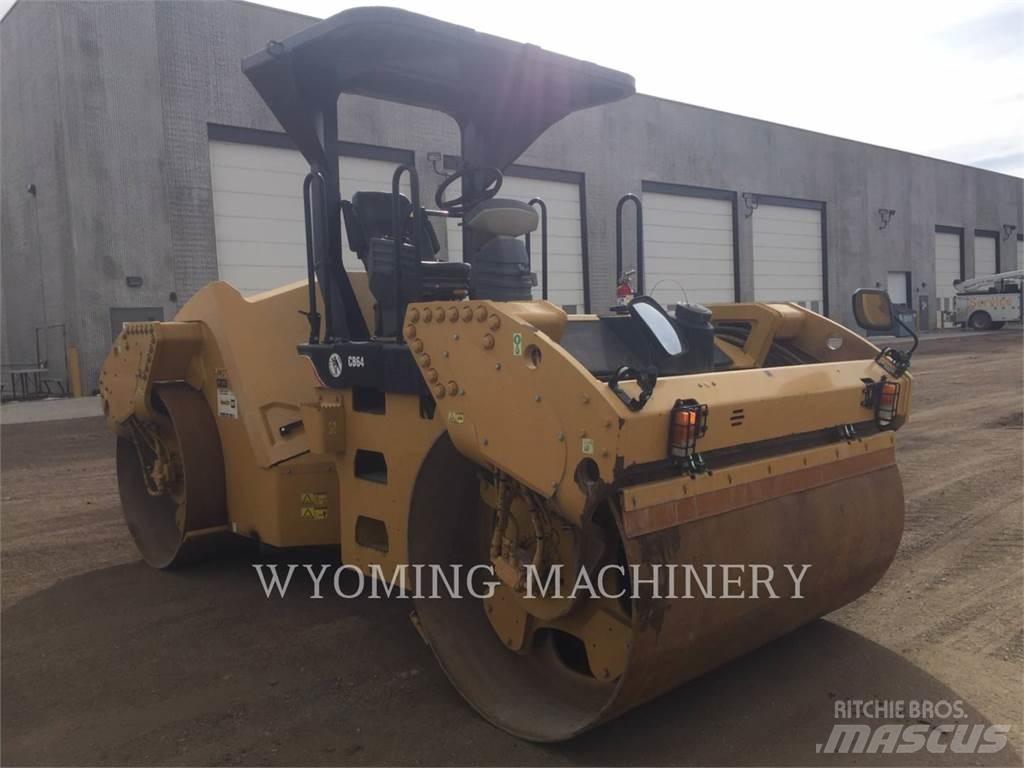 CAT CB64 土壤压实机