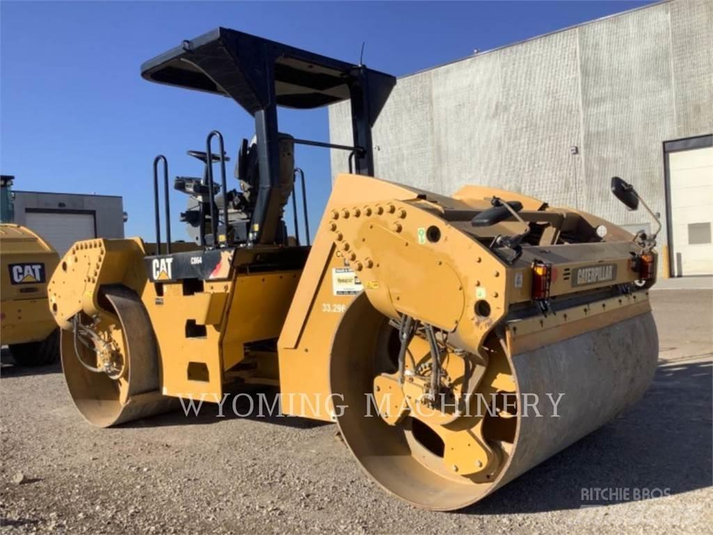 CAT CB64 土壤压实机
