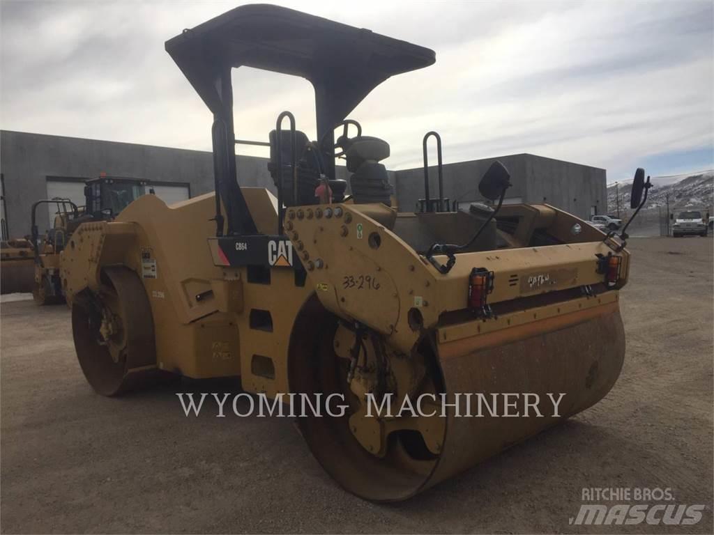 CAT CB64 土壤压实机