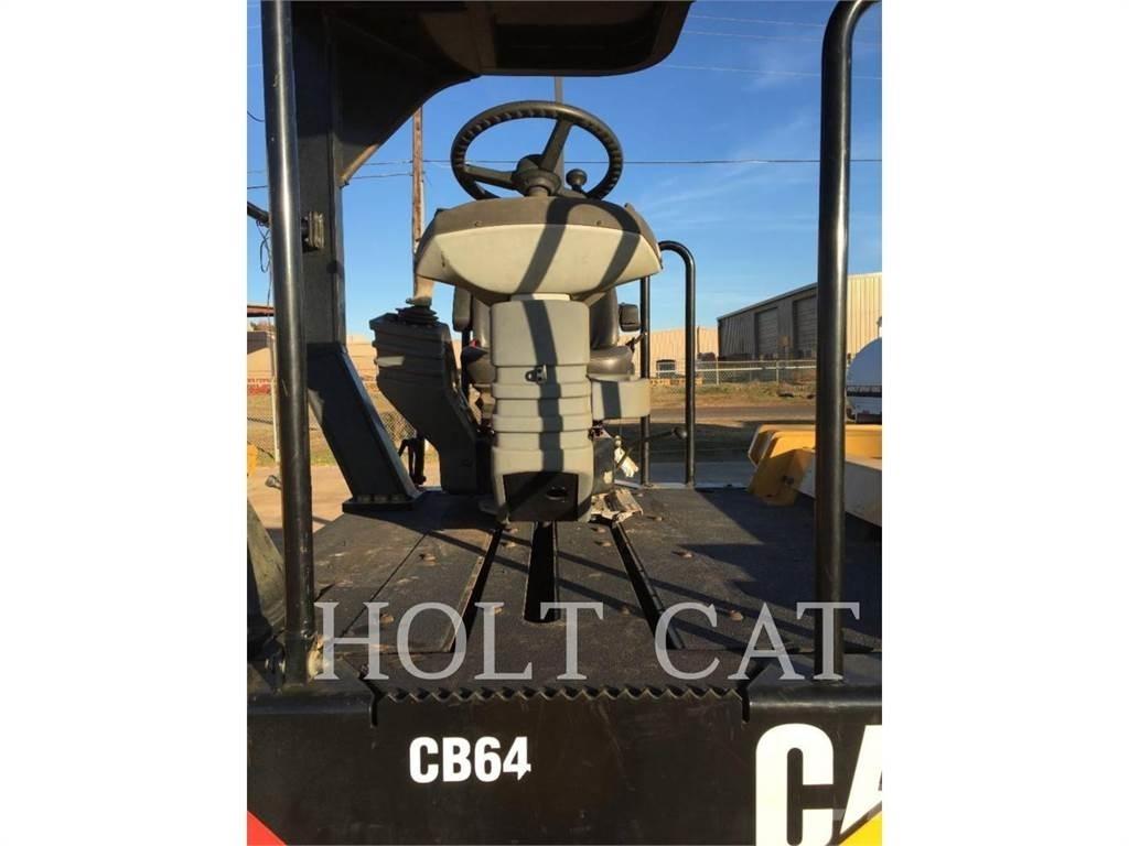 CAT CB64 单轮压路机