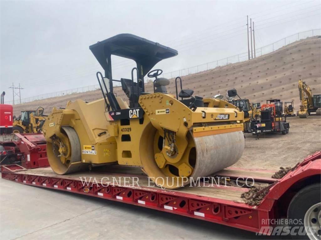 CAT CB64 土壤压实机