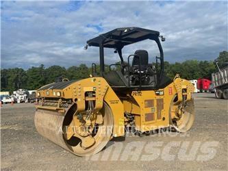 CAT CB64B 双轮压路机
