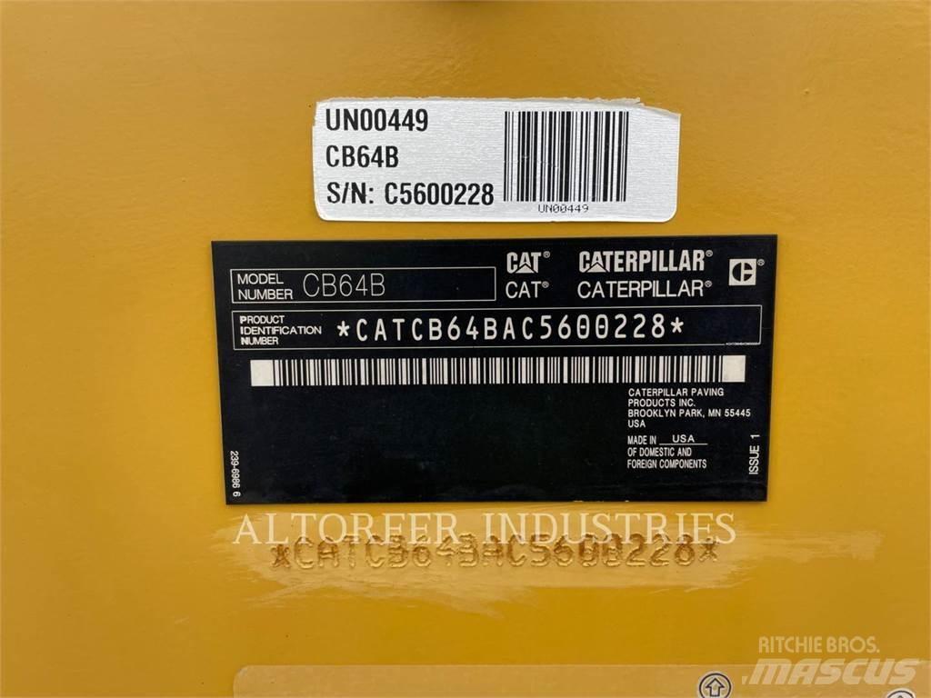 CAT CB64B 双轮压路机