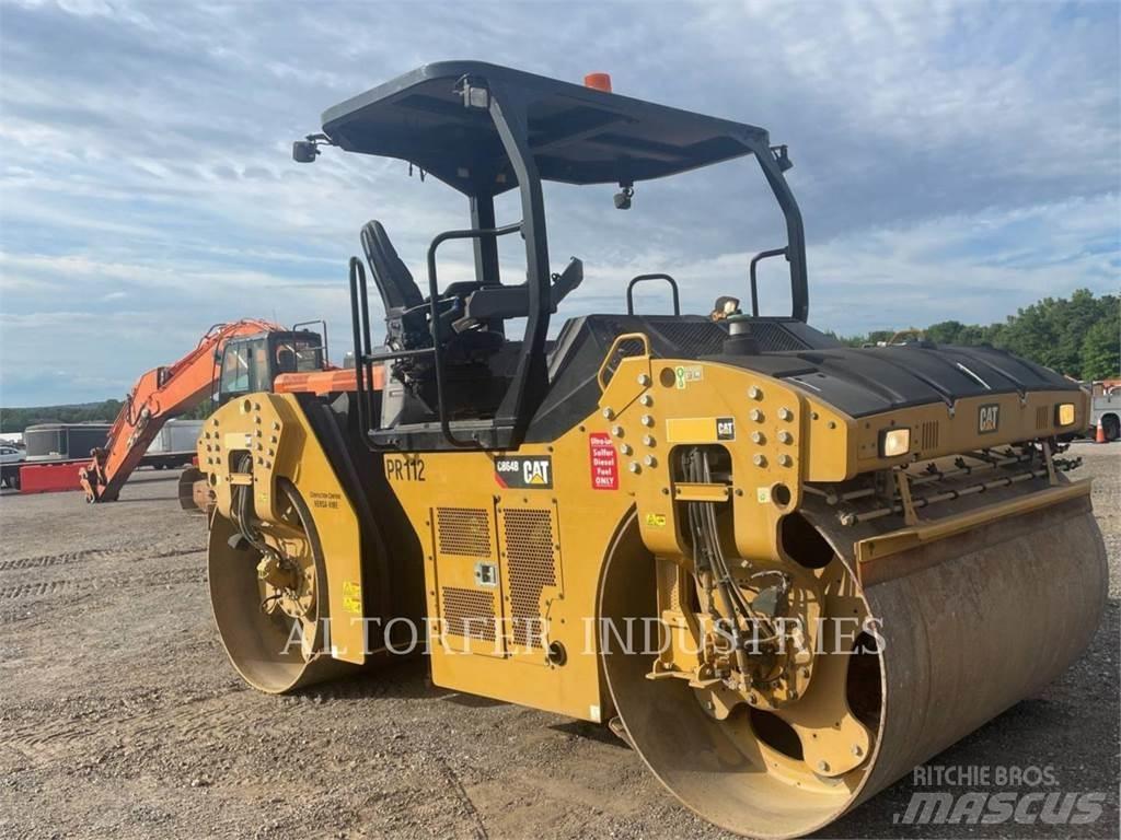 CAT CB64B 双轮压路机