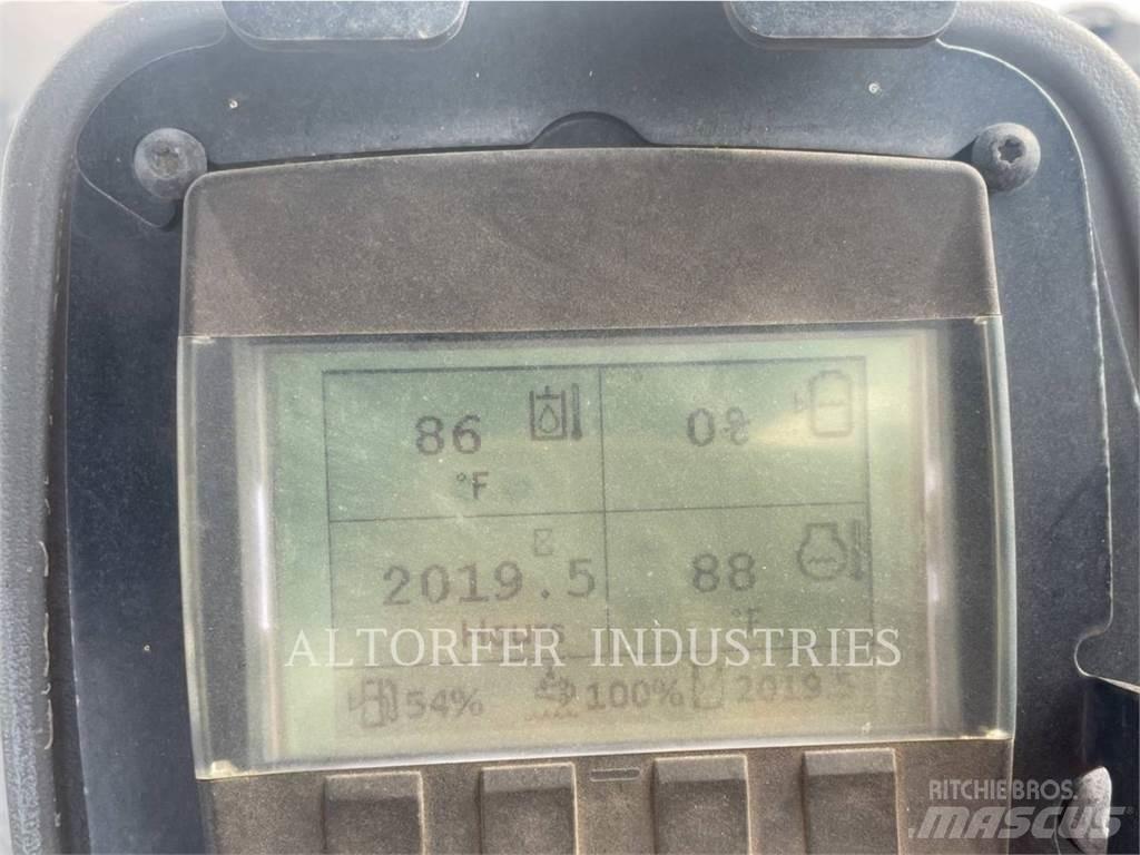 CAT CB64B 双轮压路机