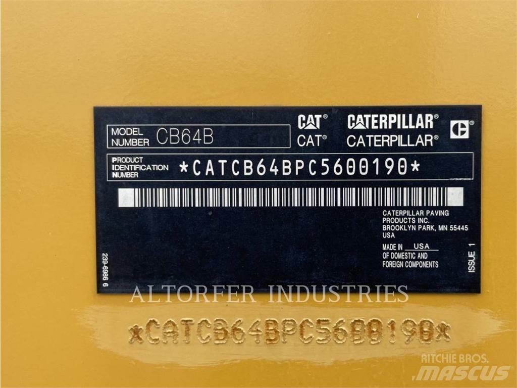 CAT CB64B 双轮压路机