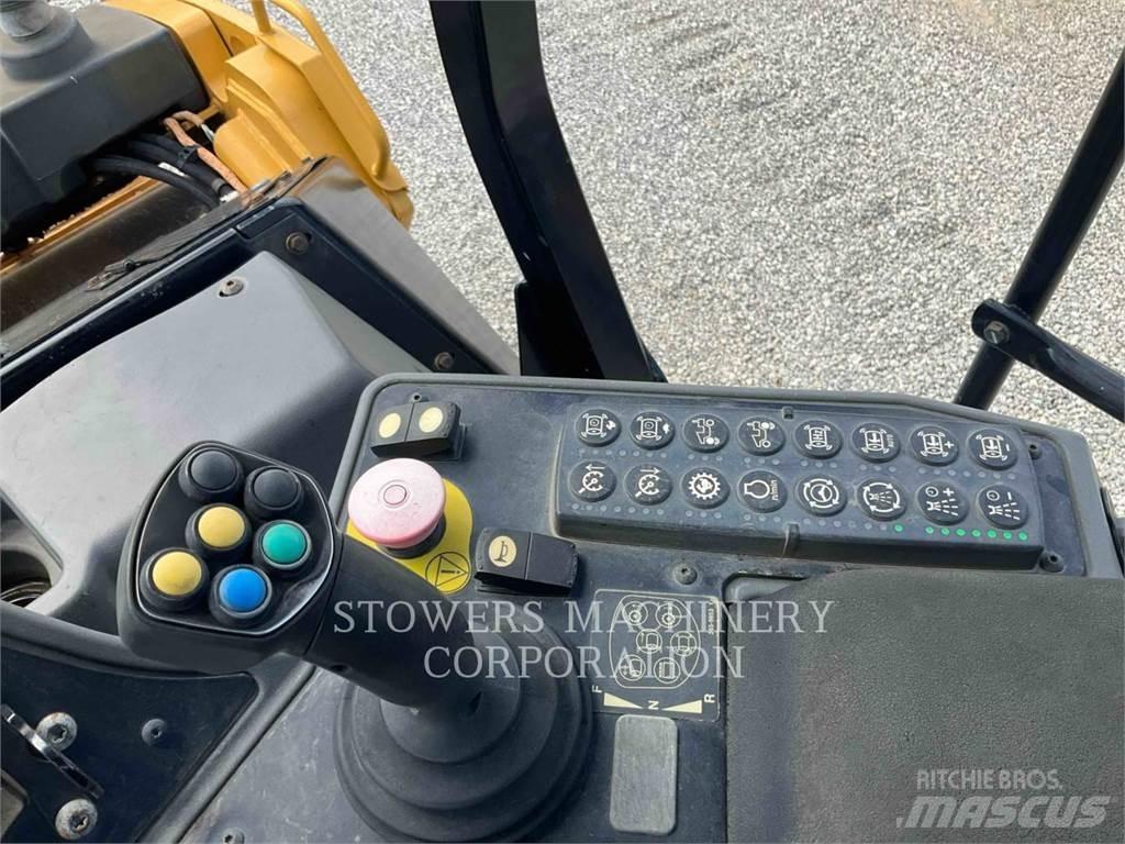 CAT CB64B 土壤压实机