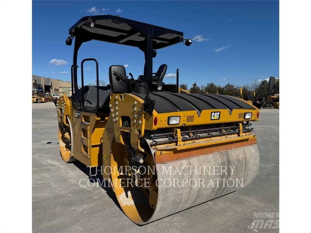 CAT CB64B 双轮压路机