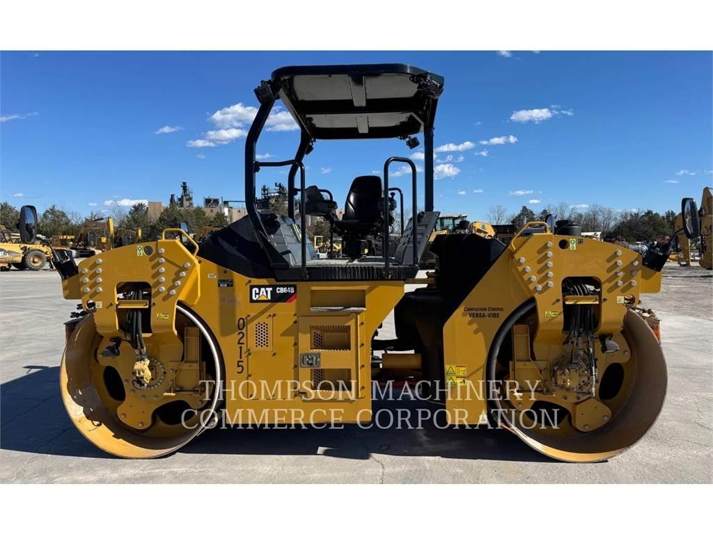 CAT CB64B 双轮压路机