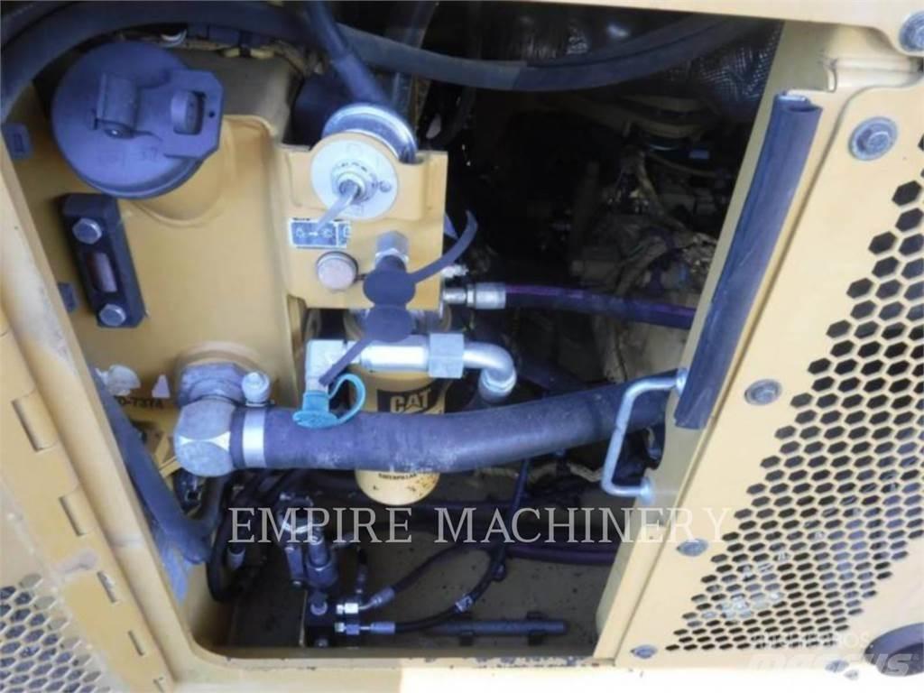 CAT CB66B 双轮压路机