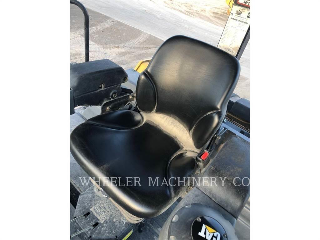 CAT CB66B CW 双轮压路机