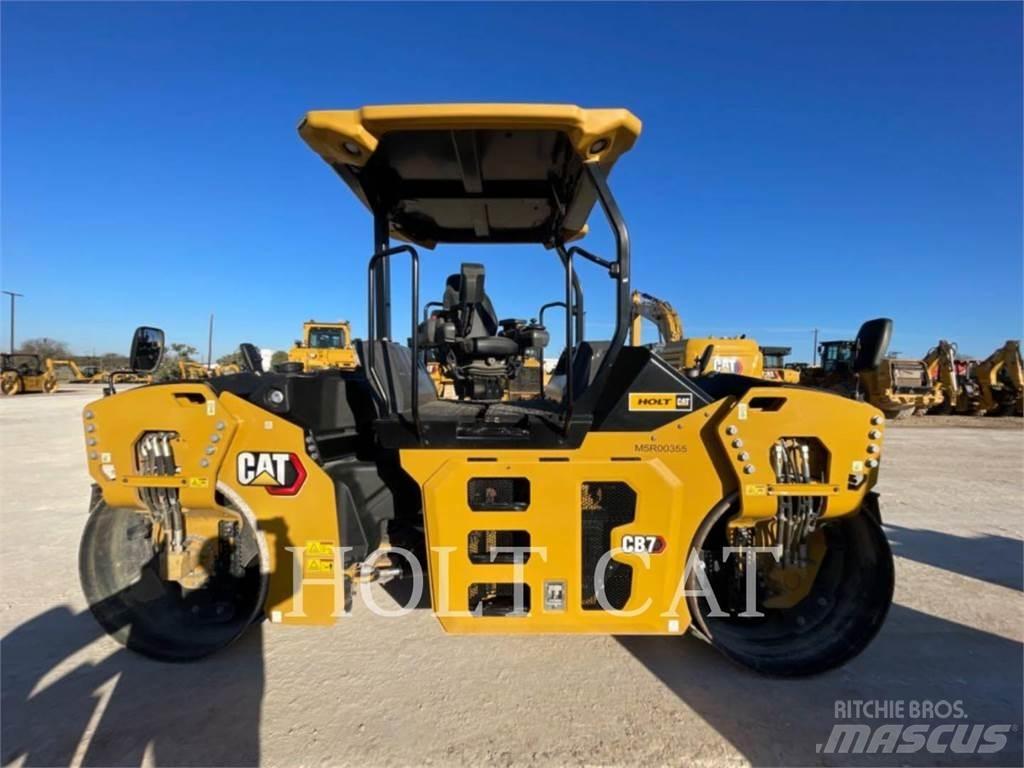 CAT CB7 单轮压路机