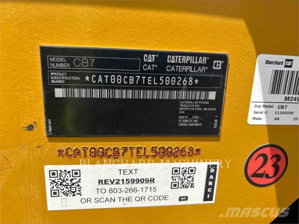 CAT CB7 双轮压路机