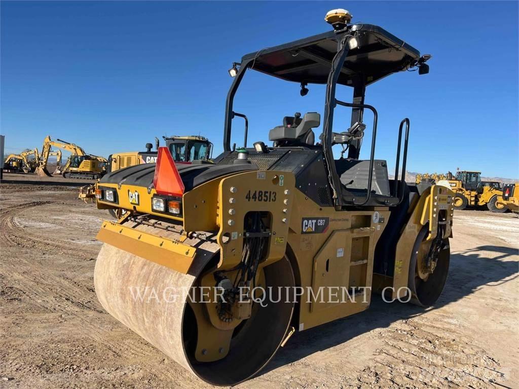 CAT CB7 土壤压实机
