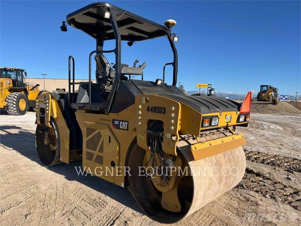 CAT CB7 土壤压实机