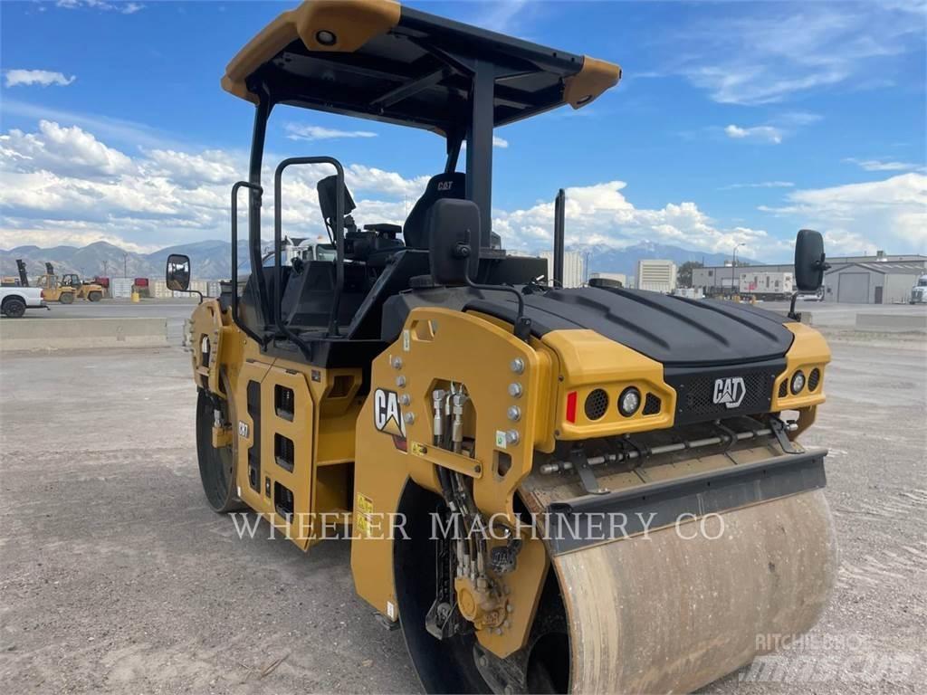 CAT CB7 双轮压路机