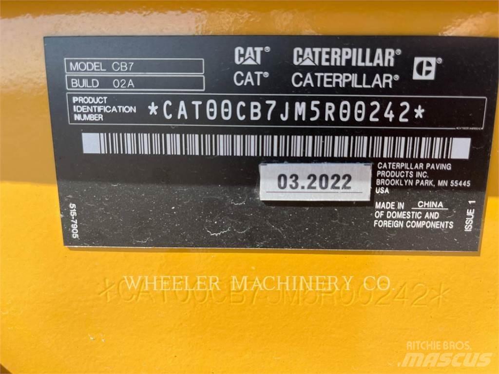 CAT CB7 双轮压路机