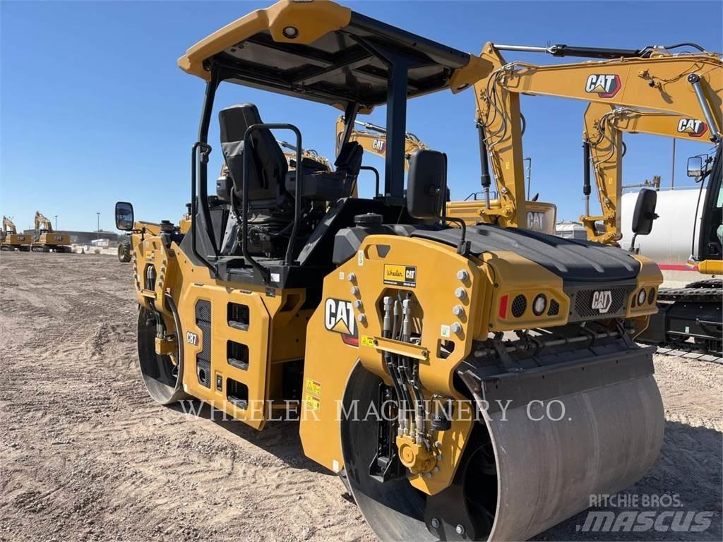 CAT CB7 双轮压路机