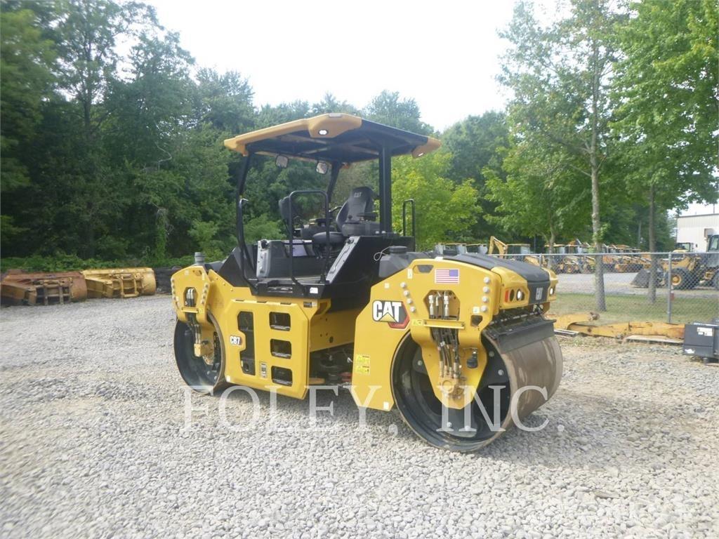 CAT CB7-02 双轮压路机