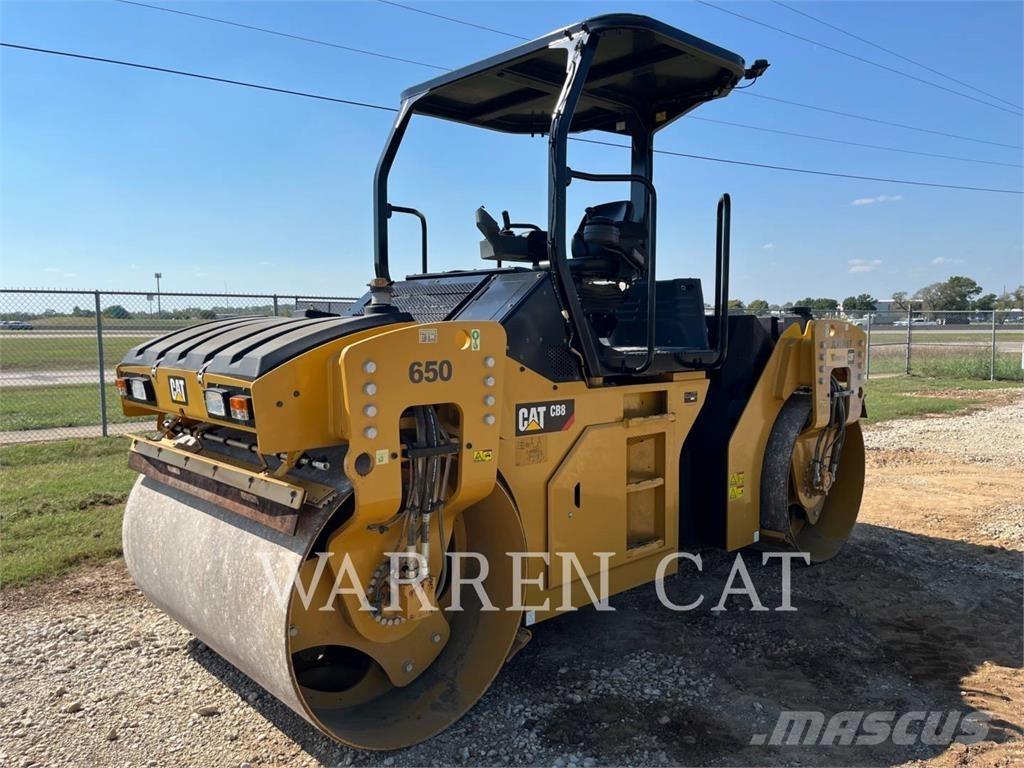 CAT CB8 土壤压实机