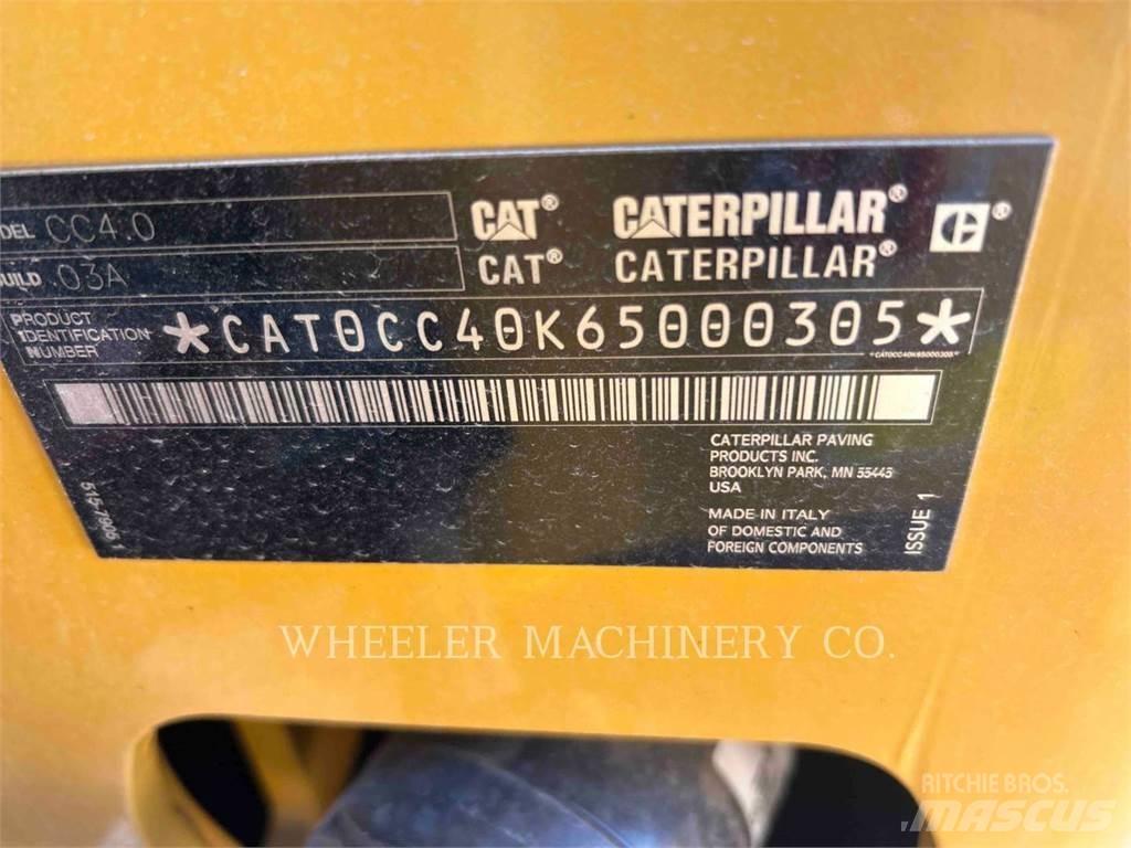 CAT CC4.0 复合式压路机