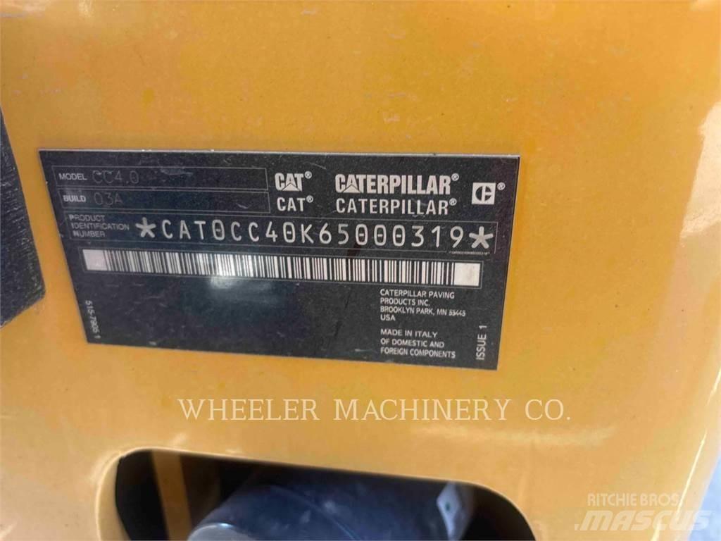 CAT CC4.0 复合式压路机