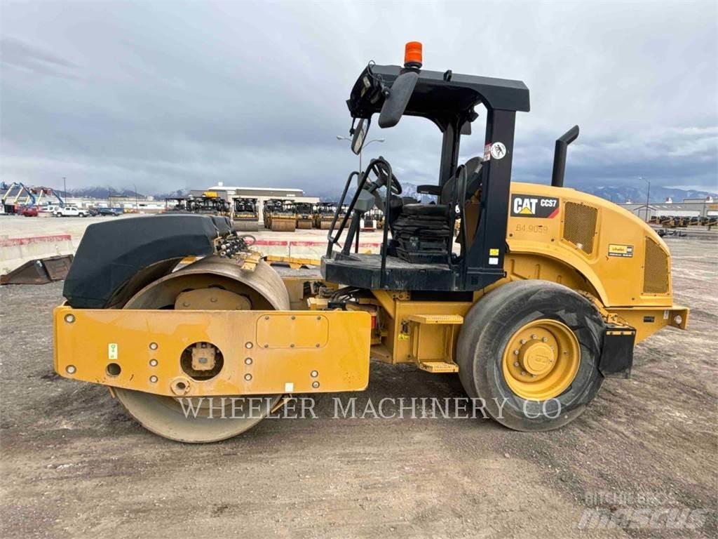 CAT CCS7 双轮压路机