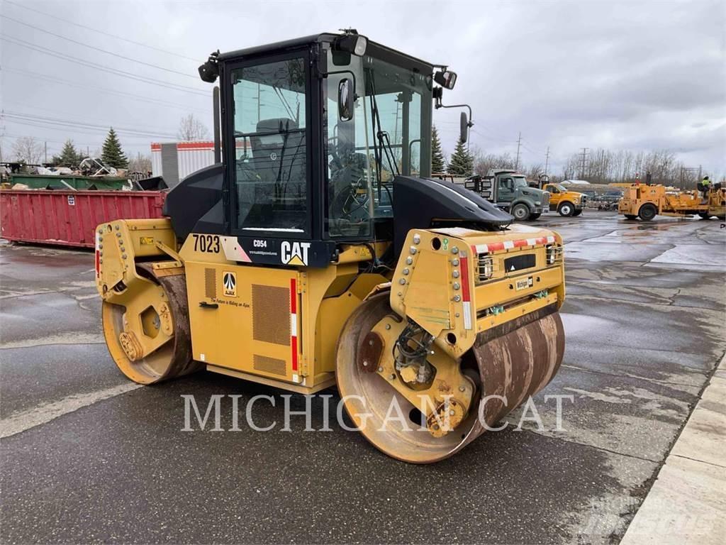 CAT CD54 双轮压路机