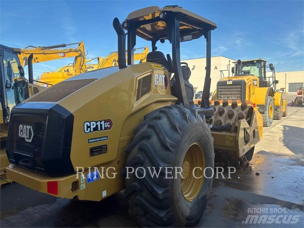 CAT CP11GC 双轮压路机