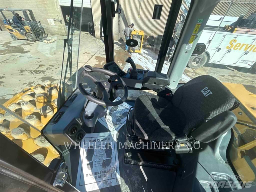 CAT CP12 单轮压路机
