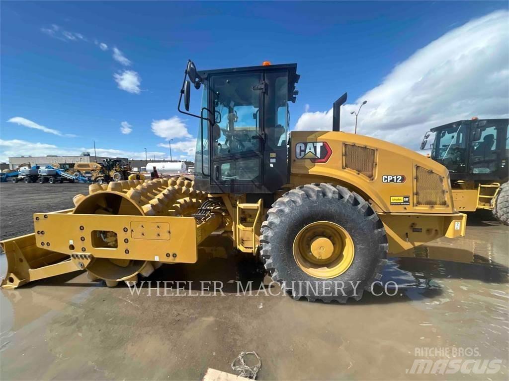 CAT CP12 单轮压路机
