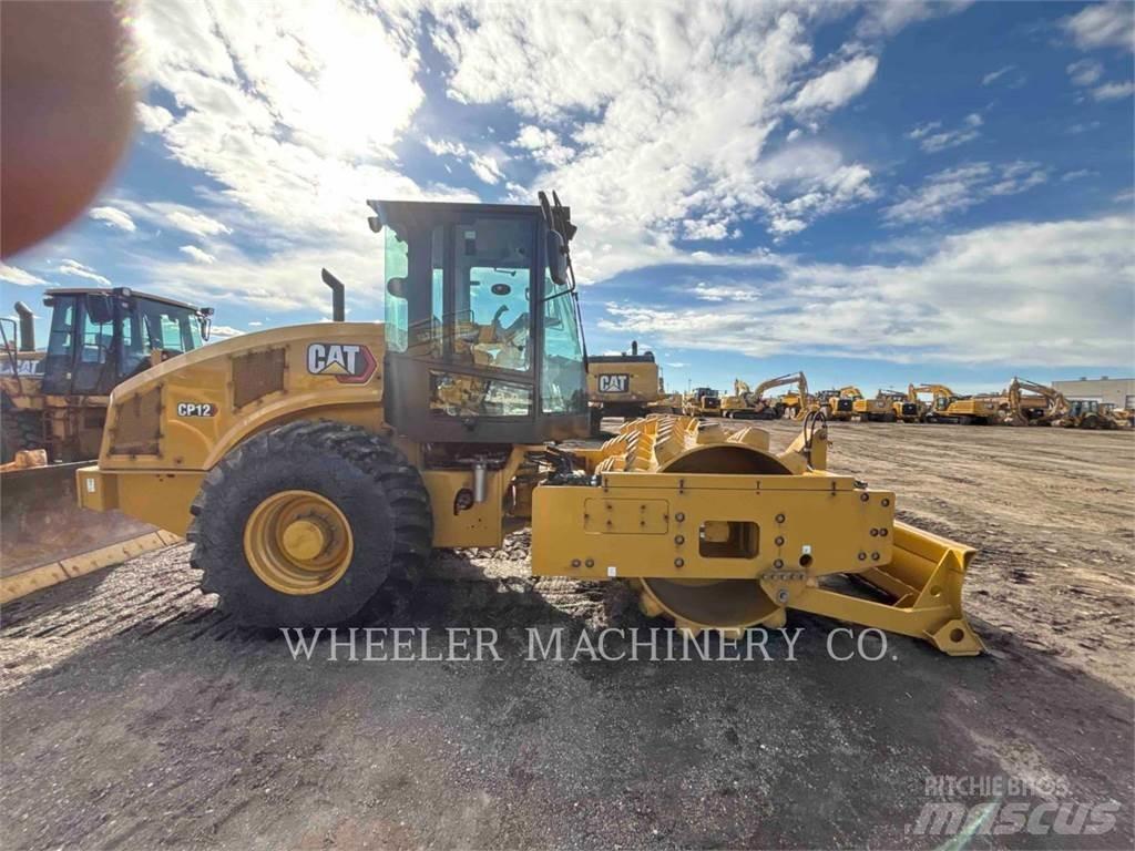 CAT CP12 单轮压路机