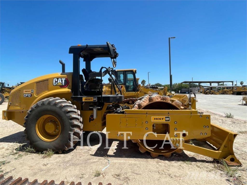 CAT CP12 单轮压路机