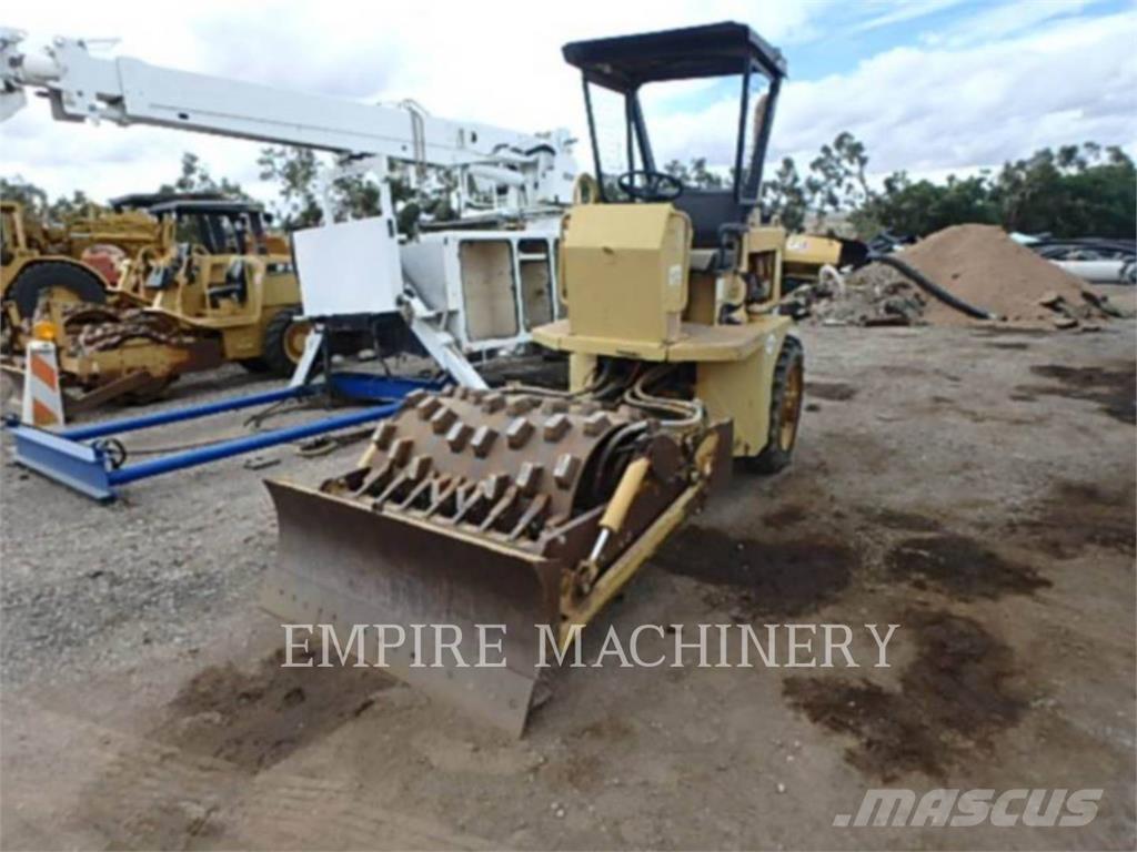 CAT CP323 单轮压路机