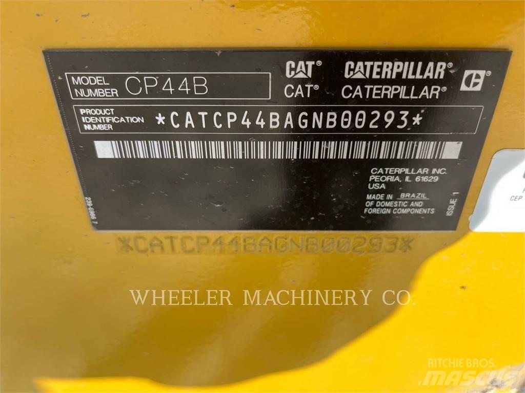 CAT CP44B 单轮压路机